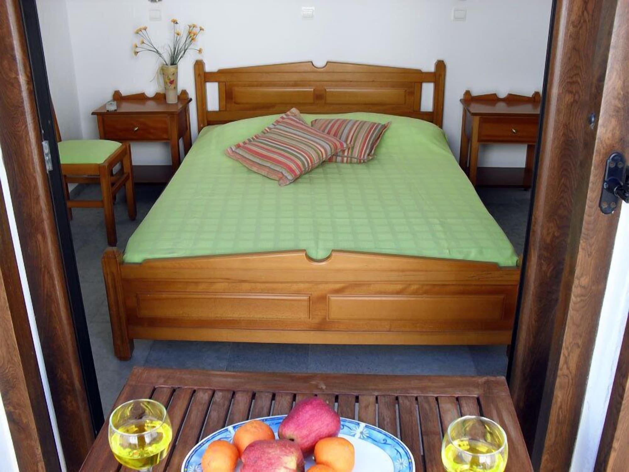 Fikas Hotel Naxos City エクステリア 写真